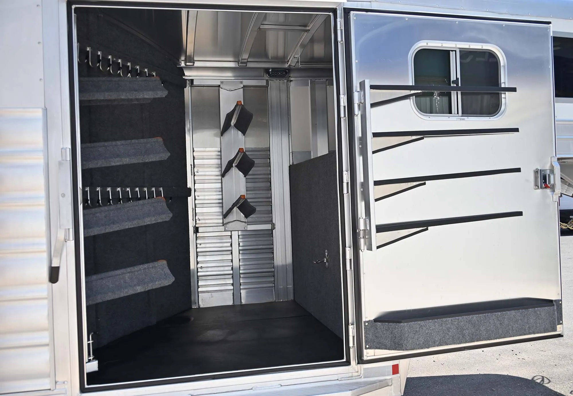 2025 Platinum Coach 22' C Sport Horse Trailer