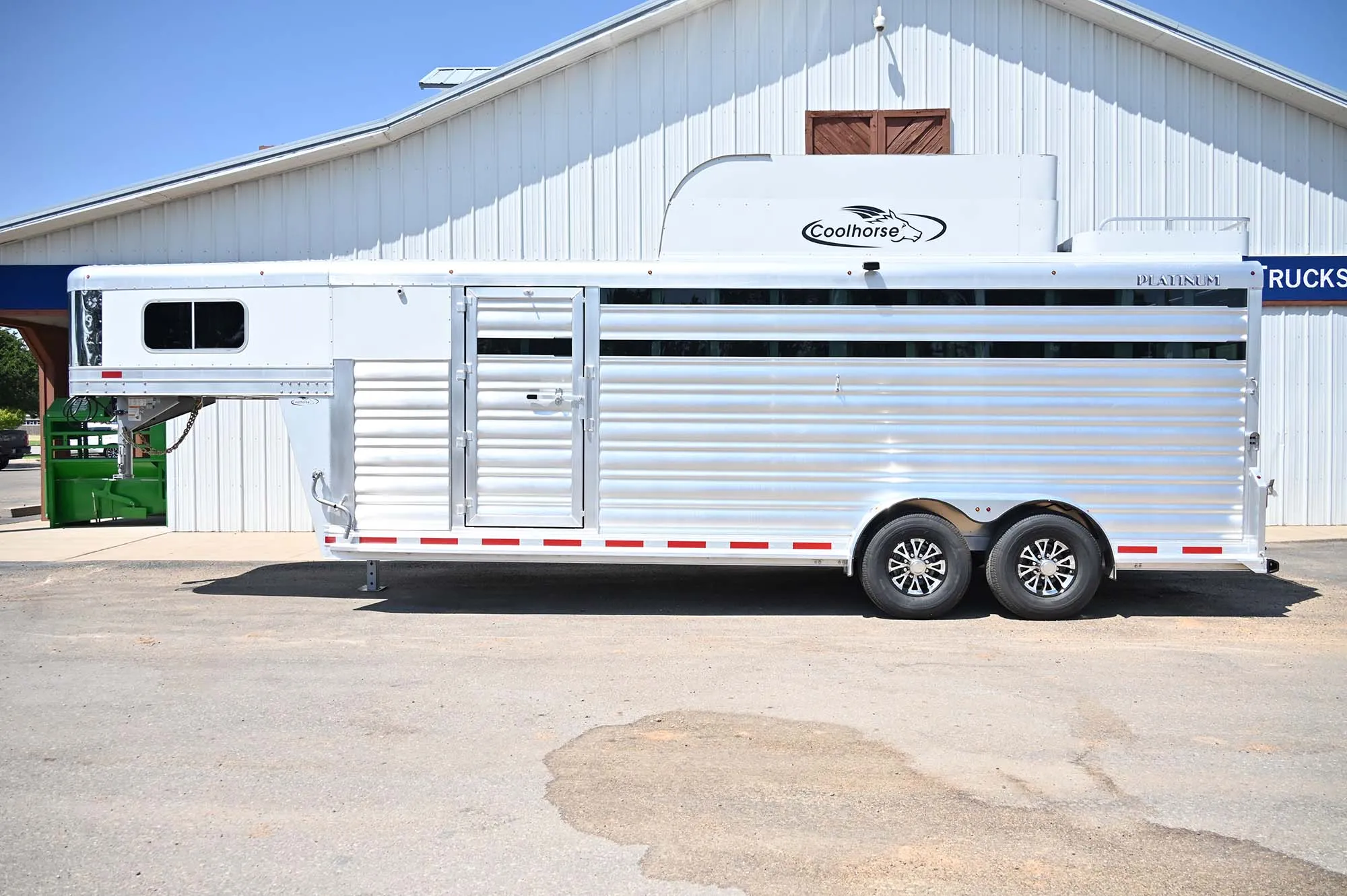 2025 Platinum Coach 22' C Sport Horse Trailer