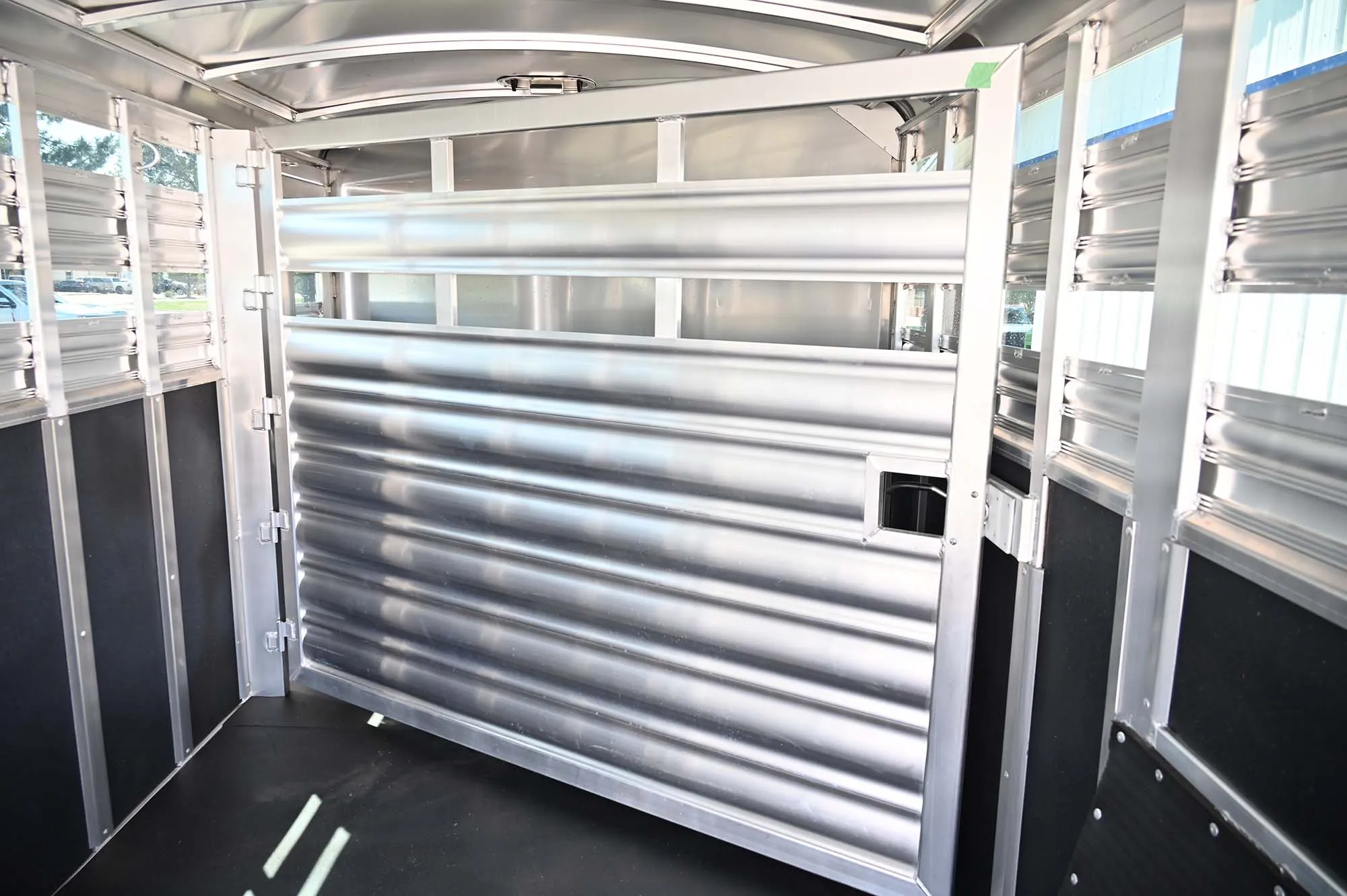 2025 Platinum Coach 22' C Sport Horse Trailer