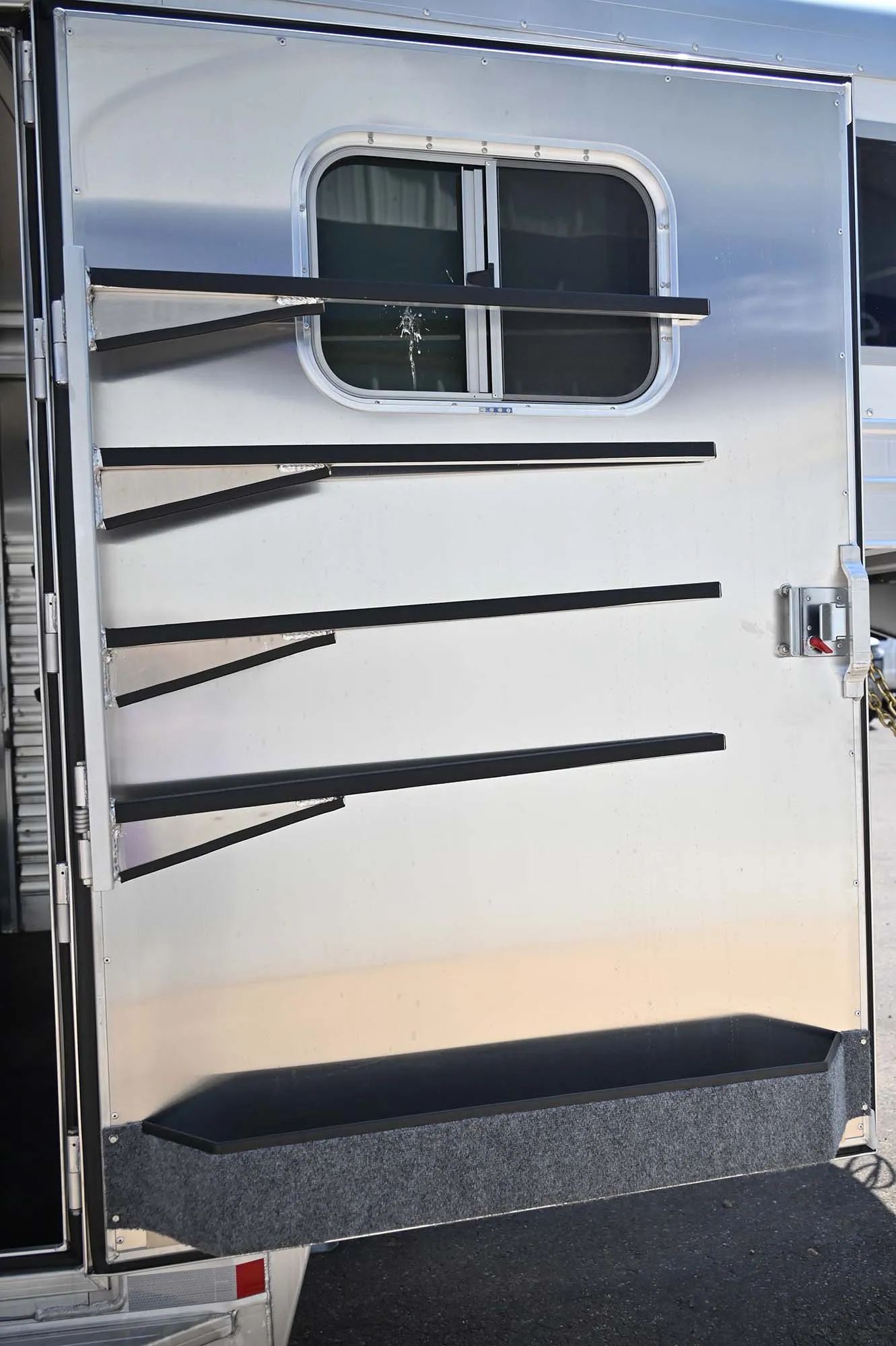 2025 Platinum Coach 22' C Sport Horse Trailer