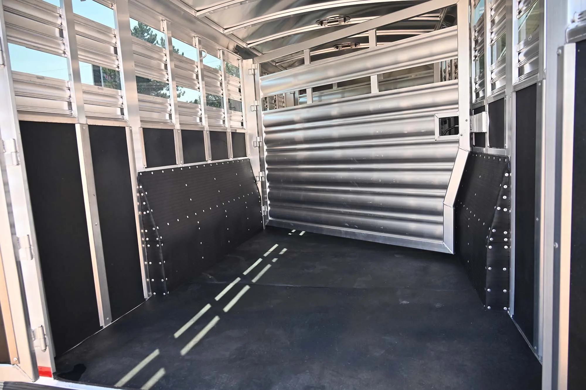 2025 Platinum Coach 22' C Sport Horse Trailer