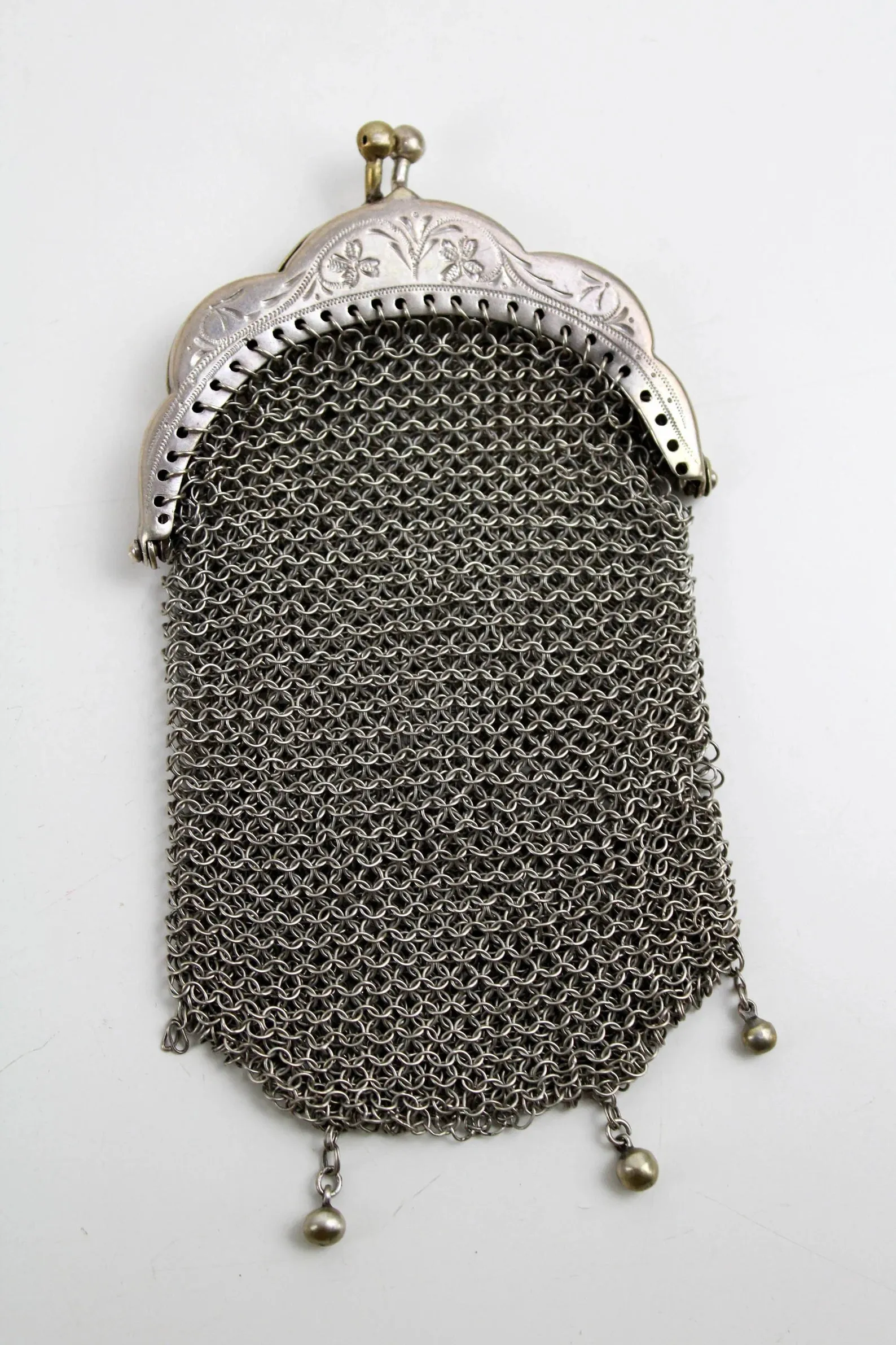 Antique Victorian Silver Chainmail Coin Purse with Kiss Clasp