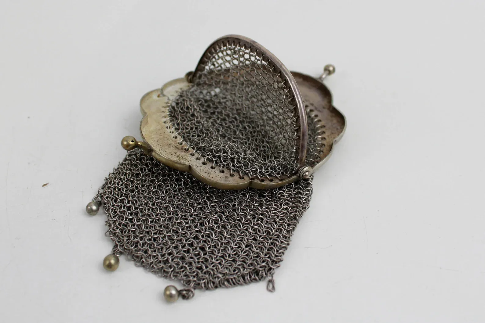 Antique Victorian Silver Chainmail Coin Purse with Kiss Clasp