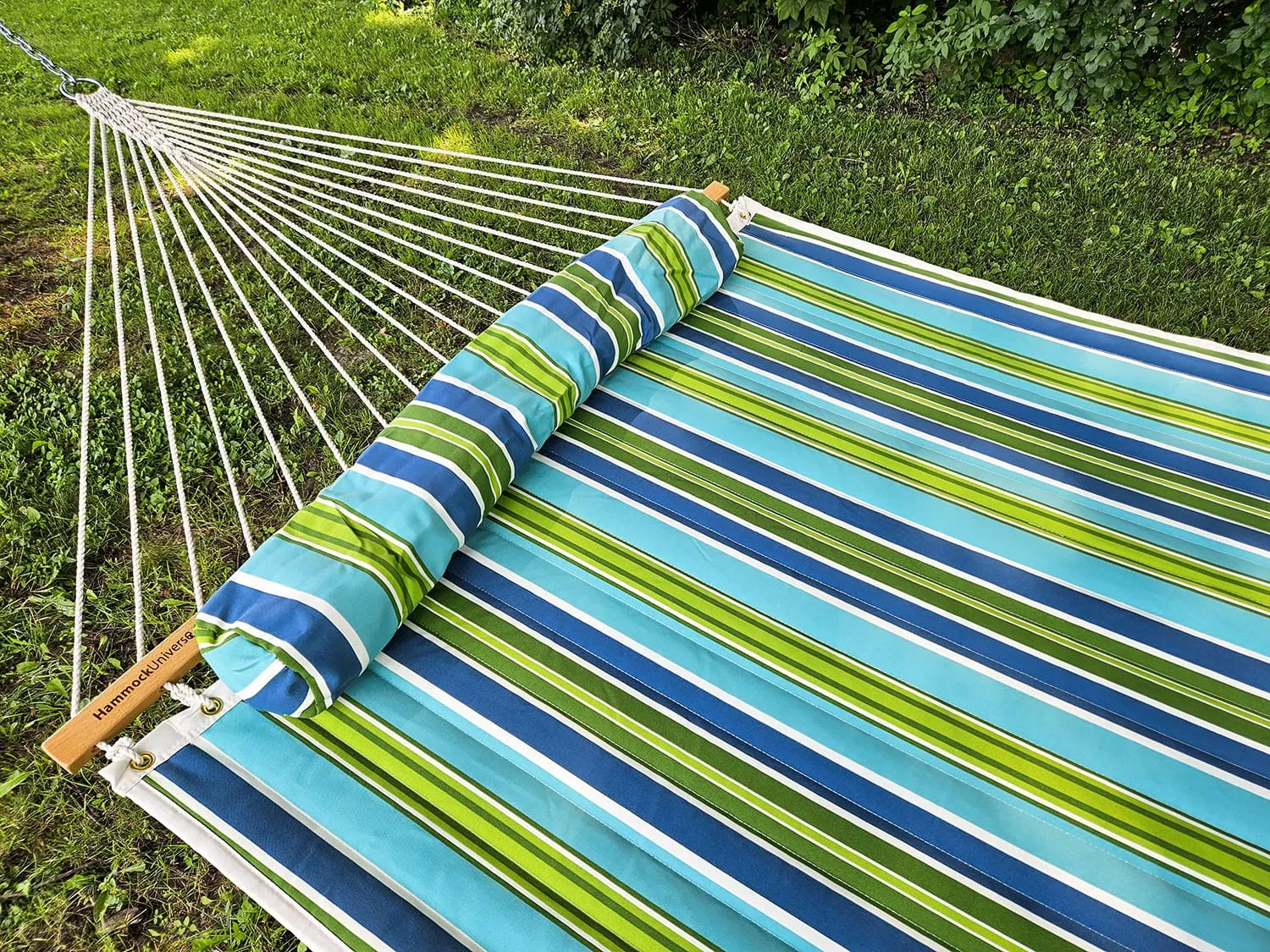 Deluxe Quilted Hammock with Bamboo Stand